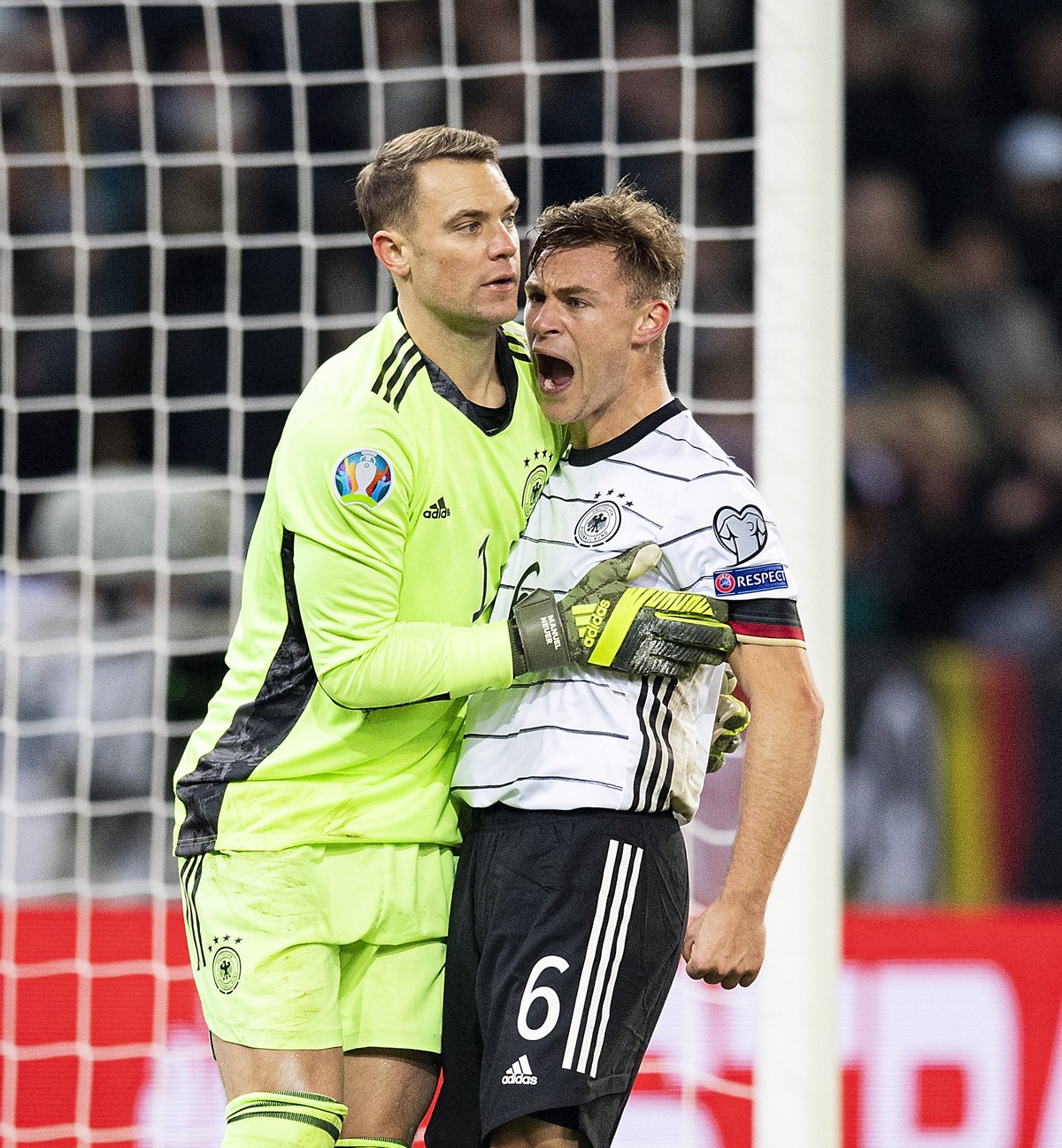 Jubel Joshua KIMMICH r. GER mit Torwart Manuel NEUER GER nach dem gehaltenen Elfmeter Fussball Laenderspiel, EM-Qualifikation, Gruppe C 9. Spieltag, Deutschland GER - Weissrussland BLR, am 16.11.2019 ...