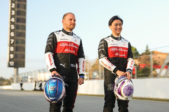 In der Formel-1-Saison 2022 greifen Valtteri Bottas (links) und Guanyu Zhou für Alfa Romeo ins Steuer.