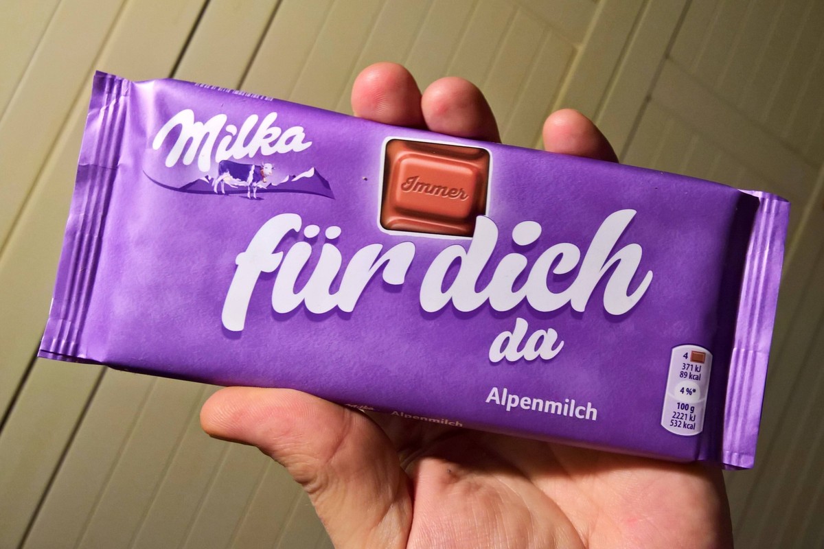 Milka ist eine schweizer Marke fuer Schokoladen des US-amerikanischen Nahrungsmittelkonzerns Mondelez International. Die Schokolade wird unter anderem im baden-wuerttembergischen Loerrach und im bulga ...