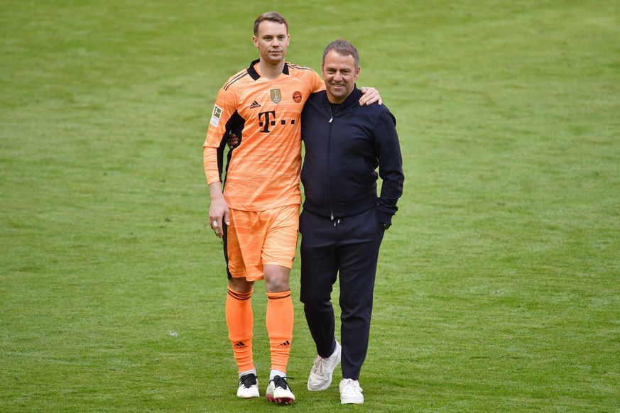 Bayern-Torwart Manuel Neuer (l.) und der neue Bundestrainer und Ex-Bayer-Coach Hansi Flick.