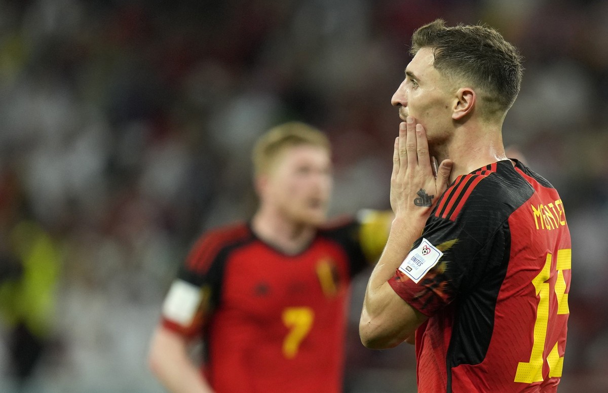 Belgium&#039;s Thomas Meunier leaves the pitch after being substituted during the World Cup group F soccer match between Croatia and Belgium at the Ahmad Bin Ali Stadium in Al Rayyan, Qatar, Thursday, ...