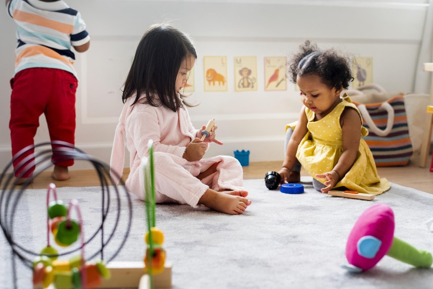 "Ein Lalülala! Ein Hundi! Ein Mann mit Turban!" Kleine Kinder staunen lautstark über alles – manchmal auch über Menschen, die anders aussehen als Mama oder Papa.