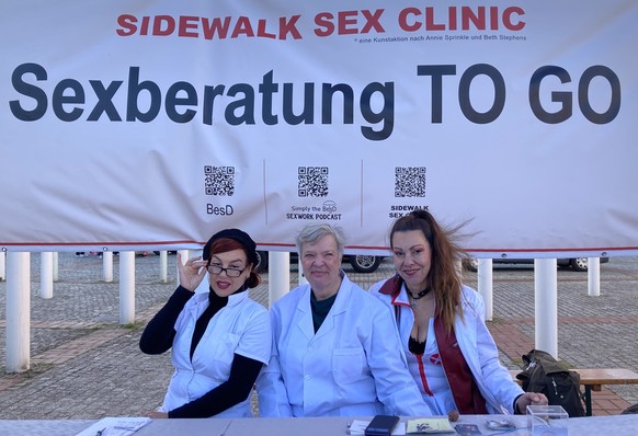 Fräulein Angelina, Stephanie Klee und Madame Kali bieten als Sexarbeiterinnen auch "Sexberatung to go" an.