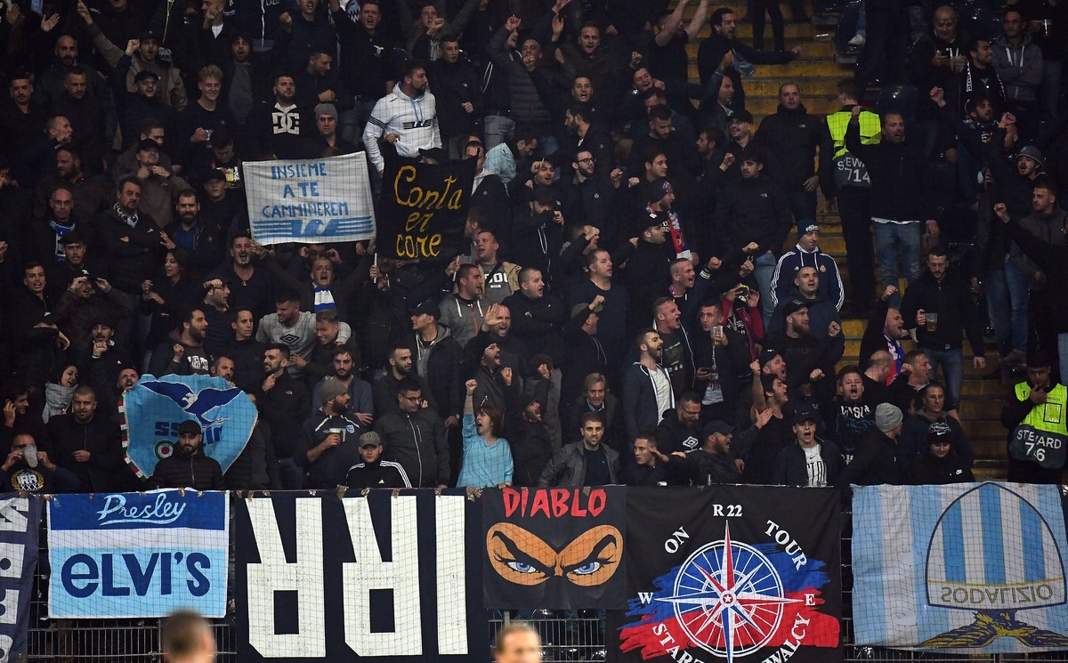 04.10.2018, xjhx, Fussball UEFA Europa League, Eintracht Frankfurt - Lazio Rom emspor, v.l. Lazio Fans (DFL/DFB REGULATIONS PROHIBIT ANY USE OF PHOTOGRAPHS as IMAGE SEQUENCES and/or QUASI-VIDEO) Frank ...