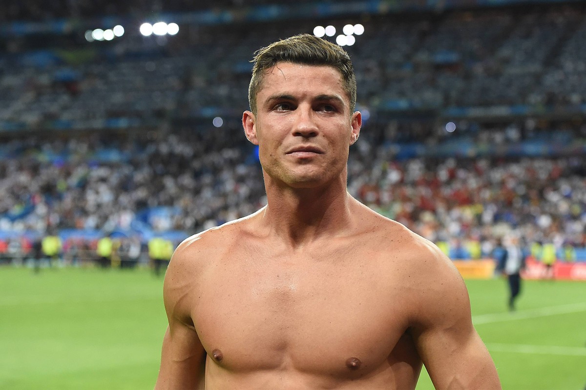 Euro 2016 - Portugal - Frankreich am 10.07.2016 im Stade de France in Saint-Denis Cristiano Ronaldo ( Portugal ) weint xRx
Euro 2016 Portugal France at 10 07 2016 in Stade de France in Saint Denis ...