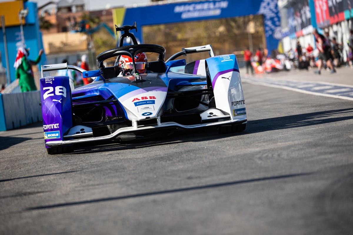28 G?nther Maximilian (ger), BMW i Andretti Motorsport, BMW iFE.21, action during the 2021 Diriyah ePrix, 1st round of the 202021 Formula E World Championship, on the Riyadh Street Circuit from Febru ...