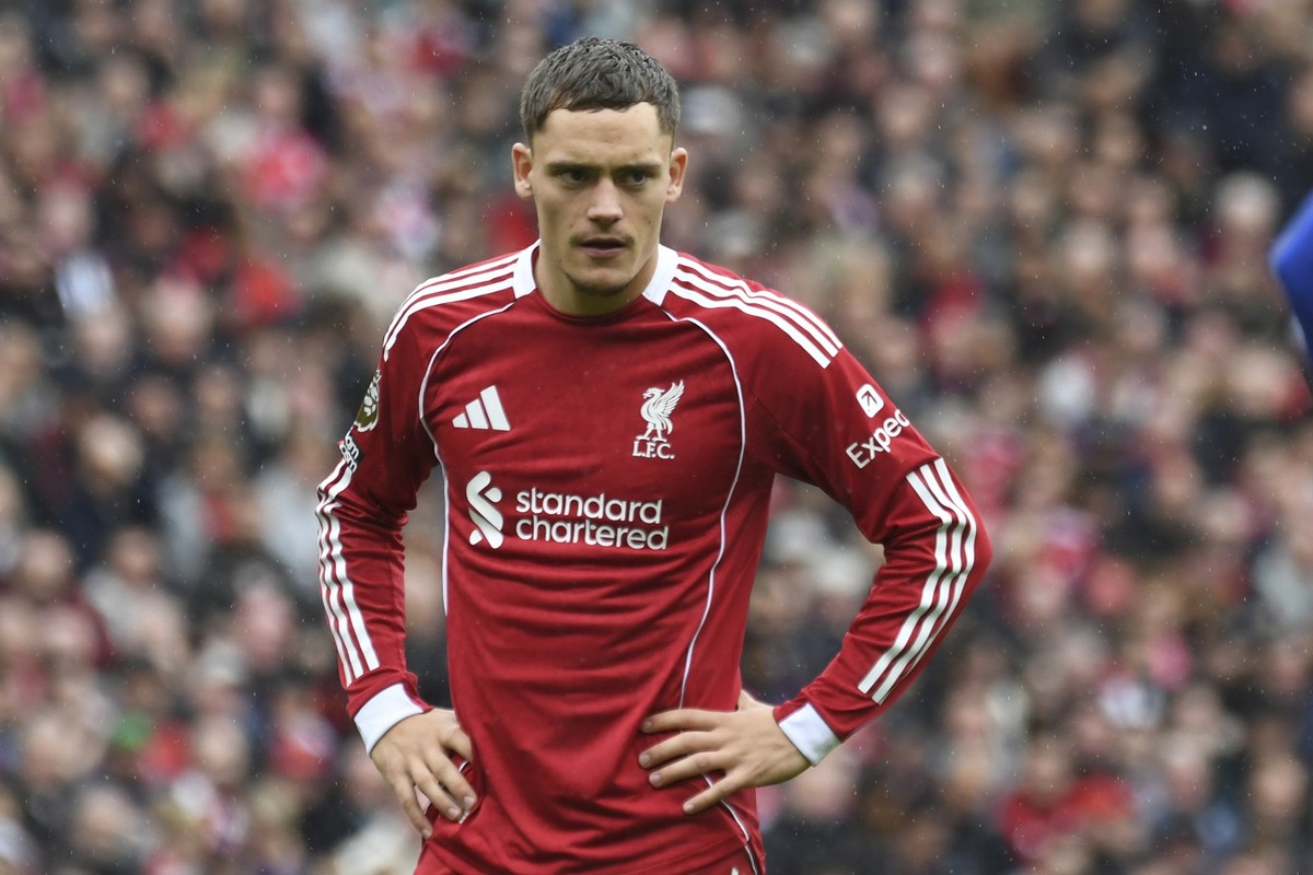 ARCHIV - 20.09.2025, Großbritannien, Liverpool: Fußball: Premier League, England, Anfield-Stadion, FC Liverpool - FC Everton: Liverpools Florian Wirtz schaut während des Fußballspiels der englischen P ...