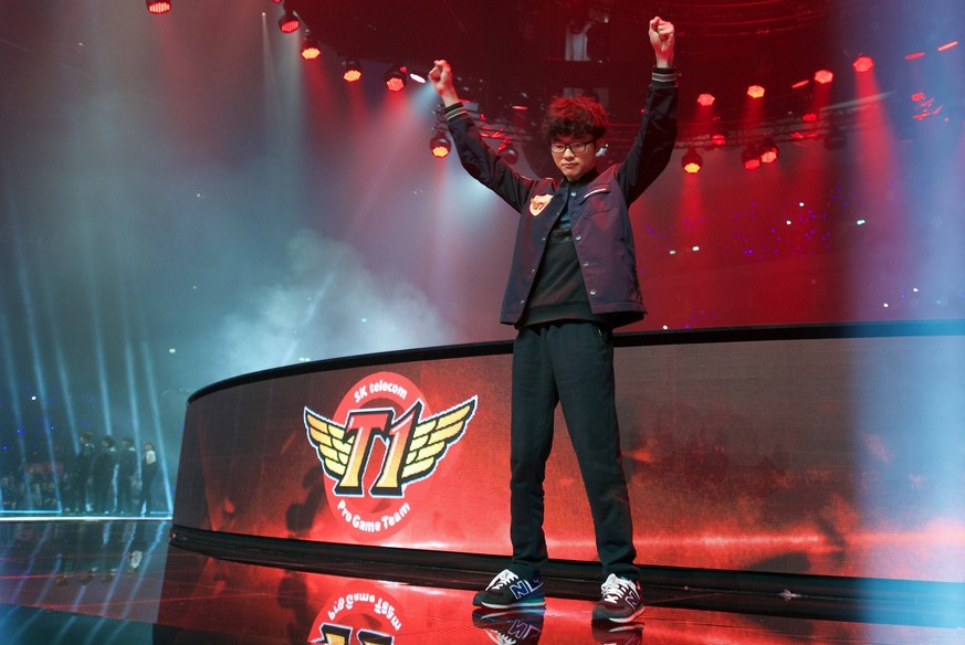 ESports Berlin 31.10.2015 Mercedes-Benz-Arena LoL League of Legends by Riot Games Finals 2015 SKTelecom T1 SKT (KOR) Sang-hyeok Lee (KOR) Faker

eSports Berlin 31 10 2015 Mercedes Benz Arena Lol Leagu ...