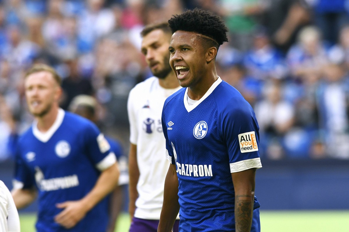 Fussball, Testspiel zur 1. Bundesliga, Deutschland, Herren, Saison 2018/2019, VELTINS Arena Gelsenkirchen: FC Schalke 04, S04 (blau) - AC Florenz (weiss); Jubel Weston McKennie(S04) nach seinem Tor zu ...
