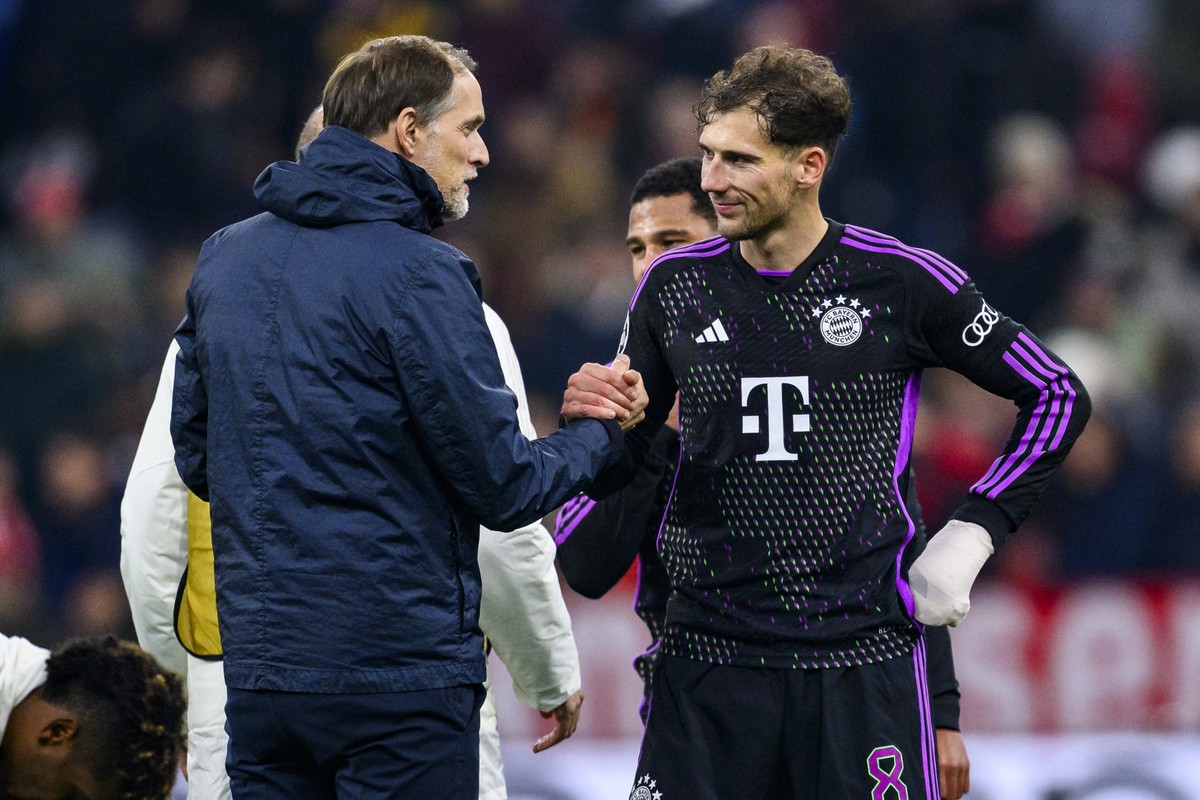 ARCHIV - 09.11.2023, Bayern, München: Fußball: Champions League, Bayern München - Galatasaray Istanbul, Gruppenphase, Gruppe A, 4. Spieltag, Allianz Arena. Münchens Trainer Thomas Tuchel (l) klatscht  ...
