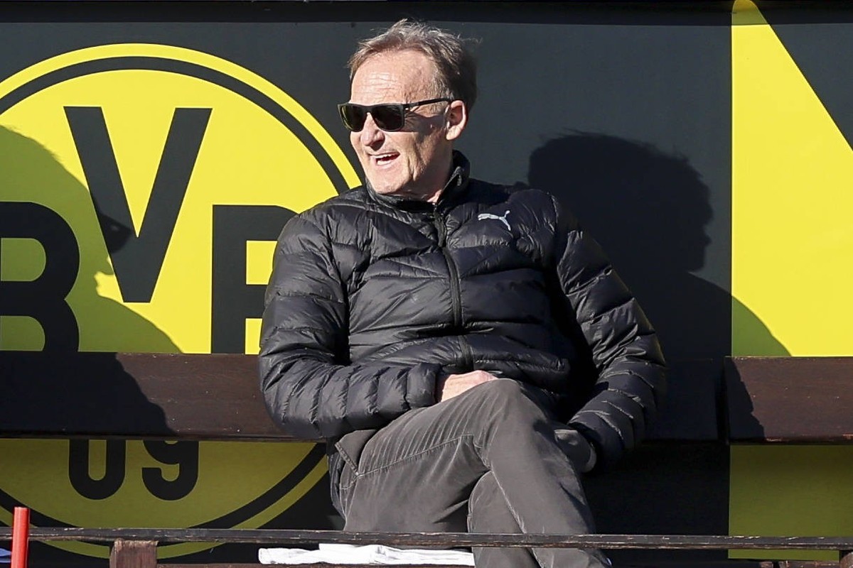 Geschaeftsfuehrer Hans-Joachim Watzke Borussia Dortmund schaut, Training Tag 3, Winter-Trainingslager Borussia Dortmund, Banus Football Center, 05.01.2024, Marbella, Spain. *** Managing Director Hans  ...