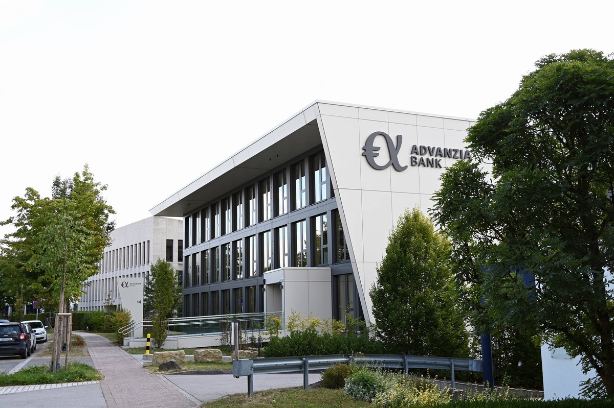 Advanzia Bank, ist eine europäische Direktbank mit Sitz in Luxemburg *** Advanzia Bank, is a European direct bank based in Luxembourg