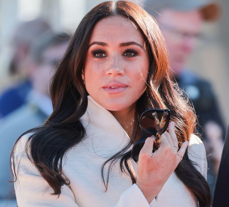 THE HAGUE, NETHERLANDS - APRIL 17: Meghan, Duchess of Sussex attends the Athletics Competition during day two of the Invictus Games The Hague 2020 at Zuiderpark on April 17, 2022 in The Hague, Netherl ...