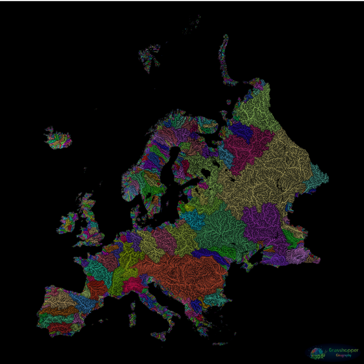 Die Wolga (gelb) ist der Fluss mit dem größten Einzugsgebiet Europas (knapp 545.000 Quadratkilometer; 1,41 Millionen km2). Es fließt ausschließlich durch Russland, und das Einzugsgebiet liegt auch vol ...