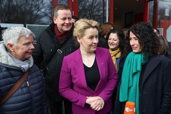 27.02.2023, Berlin: Katina Schubert (l-r, Die Linke), Berliner Landesvorsitzende von