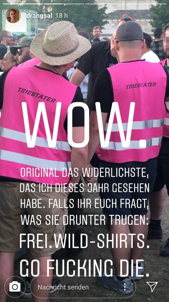 Unter den Westen hätten die Männer Shirts der Band Frei.Wild getragen, schreibt Drangsal.