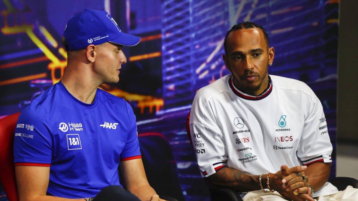 47 Mick Schumacher DEU, Haas F1 Team, 44 Lewis Hamilton GBR, Mercedes-AMG Petronas F1 Team, F1 Grand Prix of Singapore at Marina Bay Street Circuit on September 29, 2022 in Singapore, Singapore. Photo ...