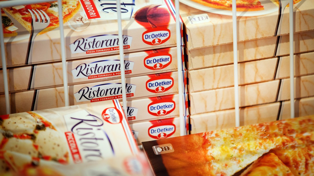 ARCHIV - 21.06.2016, Nordrhein-Westfalen, Bielefeld: Verpackungen von Pizza Ristorante des Lebensmittelherstellers Dr. Oetker. (zu dpa "Oetker-Lebensmittelsparte h