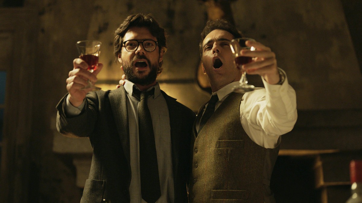 MONEY HEIST, aka LA CASA DE PAPEL, from left: Alvaro Morte, Pedro Alsonso, Bella Ciao , Season 1, ep. 115, aired in US on April 6, 2018. photo: Netflix/Antena 3 / Courtesy: Everett Collection ACHTUNG  ...