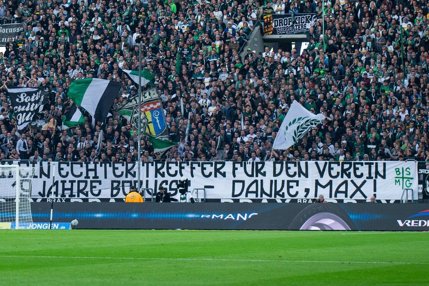 21.10.2018, xkvx, Fussball 1.Bundesliga, Borussia Moenchengladbach - FSV Mainz 05 emspor, v.l. Borussia Moenchengladbach Fans / Nordkuve / Sportdirektor Max Eberl / Spruchbanner / Banner / Spruch (DFL ...