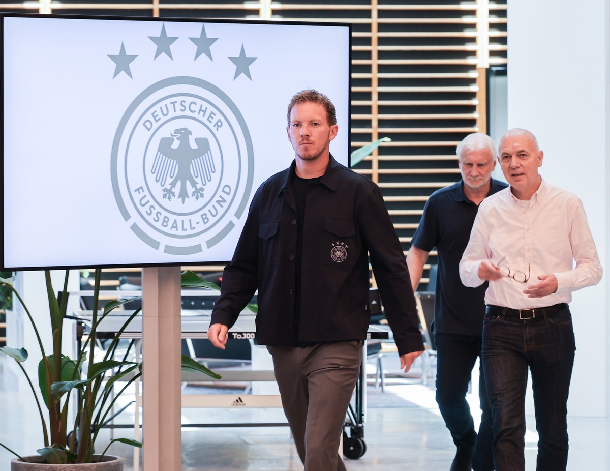 06.07.2024, Bayern, Herzogenaurach: Fu�ball: EM, Pressekonferenz nach dem Ausscheiden der deutschen Nationalmannschaft, Bundestrainer Julian Nagelsmann (l-r), DFB-Pr�sident Bernd Neuendorf und DFB-Spo ...