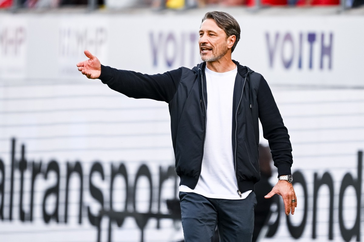 13.09.2025, Baden-Württemberg, Heidenheim: Fußball: Bundesliga, 1. FC Heidenheim - Borussia Dortmund, 3. Spieltag, Voith-Arena. Trainer Niko Kovac (Borussia Dortmund) gestikuliert. (zu dpa: «Meister?  ...
