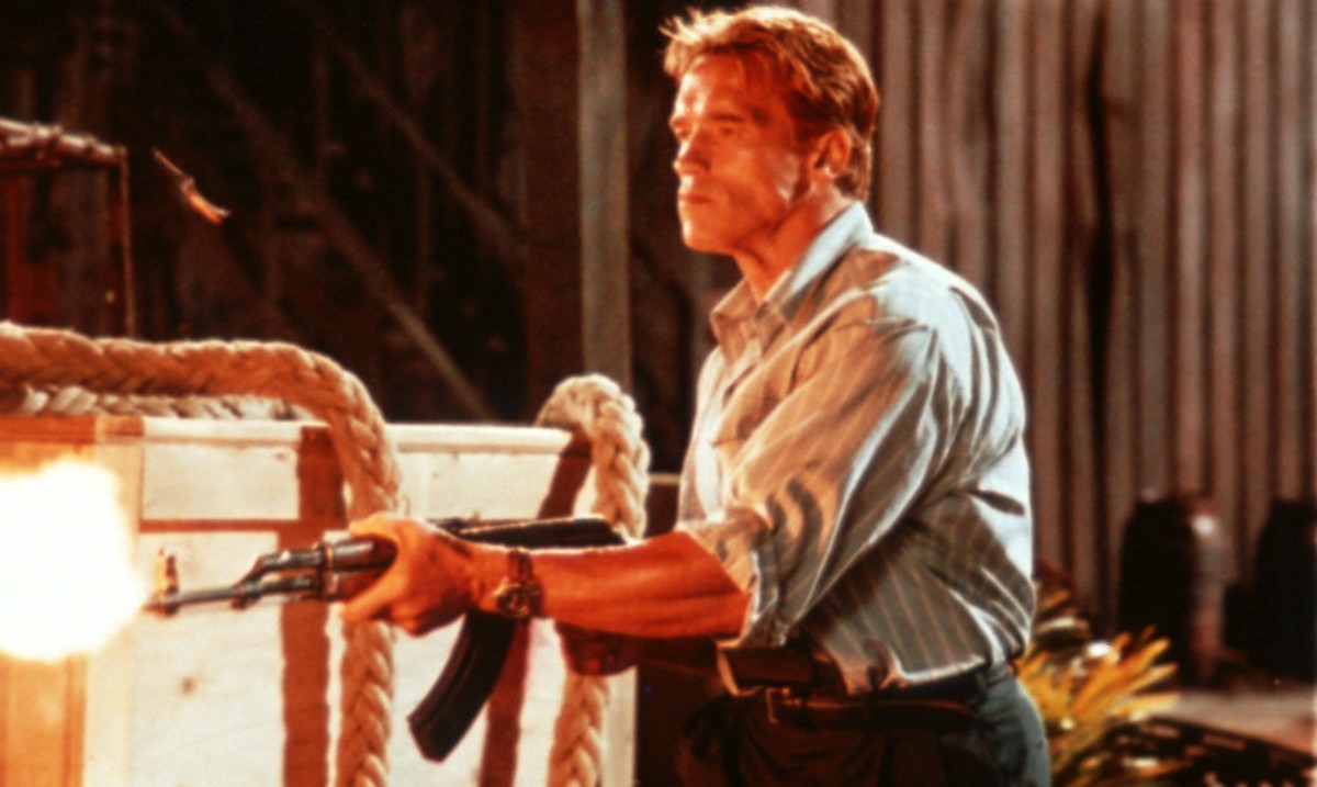TRUE LIES ARNOLD SCHWARZENEGGER PICTURE FROM THE RONALD GRANT ARCHIVE TRUE LIES ARNOLD SCHWARZENEGGER Date: 1994. Strictly editorial use only in conjunction with the promotion of the film. Credit line ...