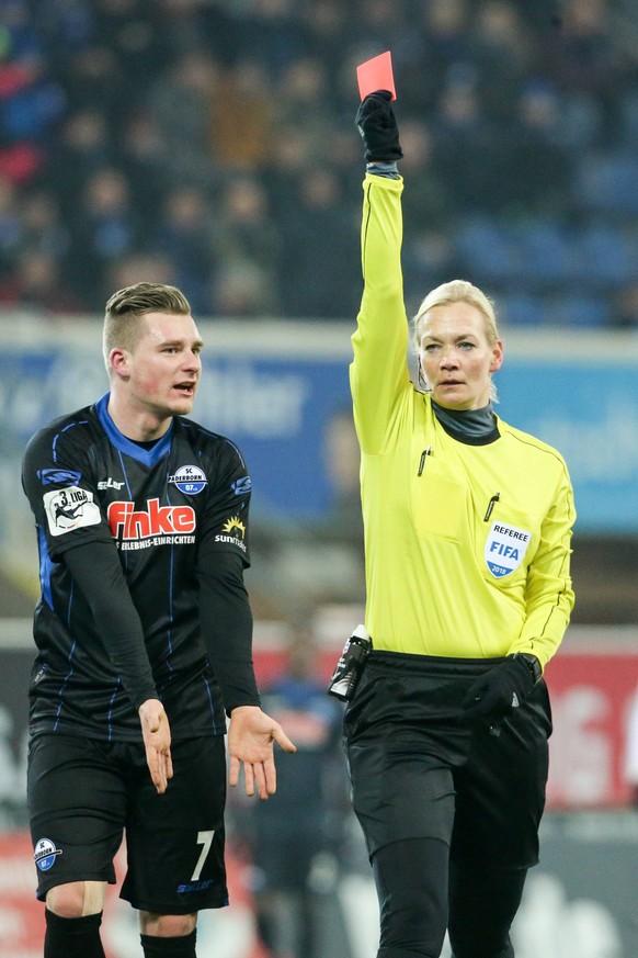 Bibiana Steinhaus pfeift schon in der Bundesliga, next step: Kanzlerinnenamt!