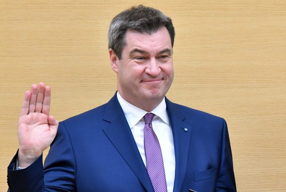 ARCHIV - 16.03.2018, Bayern, München: Markus Söder (CSU) wird während der Sondersitzung des bayerischen Landtags von der Landtagspräsidentin Stamm (CSU) auf das Amt des bayerischen Ministerpräsidenten ...