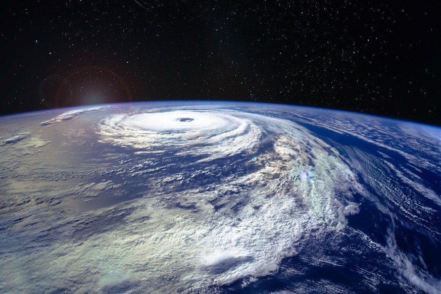 Hurrikan-Florenz über die Atlantics in der Nähe der US-Ostküste, gesehen von der Raumstation. Klaffende Auge von einem Hurrikan der Kategorie 4. Elemente des Bildes von der NASA eingerichtet.