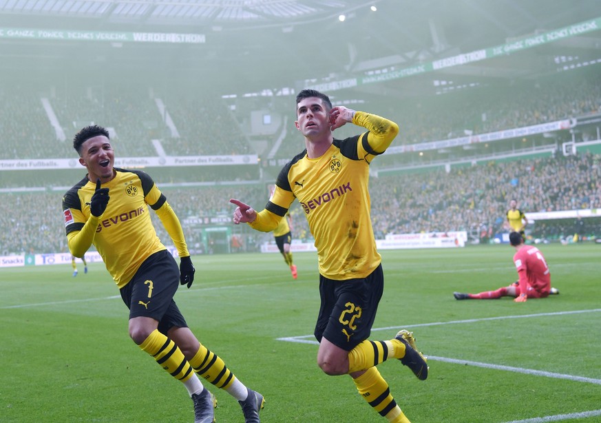 04.05.2019, Fussball GER, Saison 2018 2019, 1. Bundesliga, 32. Spieltag, Werder Bremen - Borussia Dortmund, Jubel Christian Pulisic (Borussia Dortmund), re., und Jadon Sancho (Borussia Dortmund) nach  ...