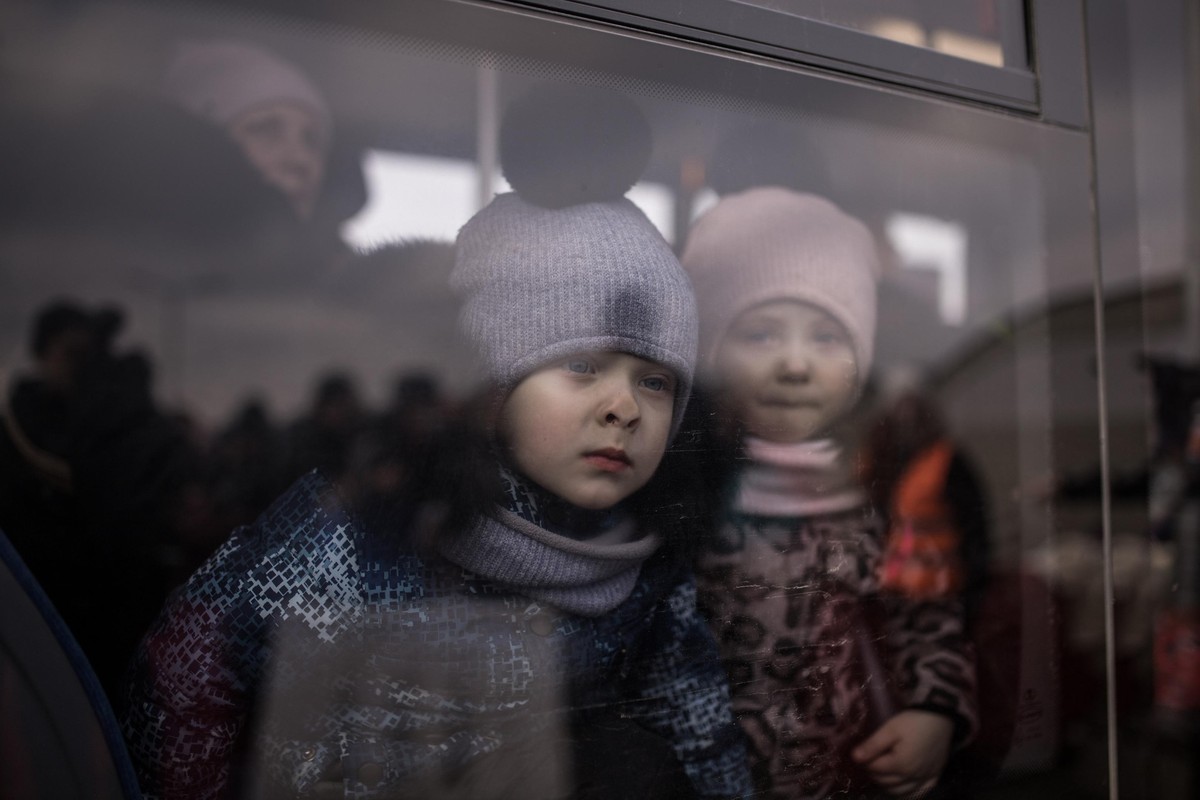 March 8, 2022, Medyka, Poland: Ukranian refugees arrive to Poland after crossing the Shehyni-Medyka border in Medyka. (Credit Image: Â© Eurokinissi via ZUMA Press Wire