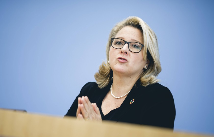 Bundesumweltministerin Svenja Schulze SPD im Rahmen der Bundespressekonferenz in Berlin, 25.05.2020 Berlin Deutschland *** Federal Environment Minister Svenja Schulze SPD at the Federal Press Conferen ...