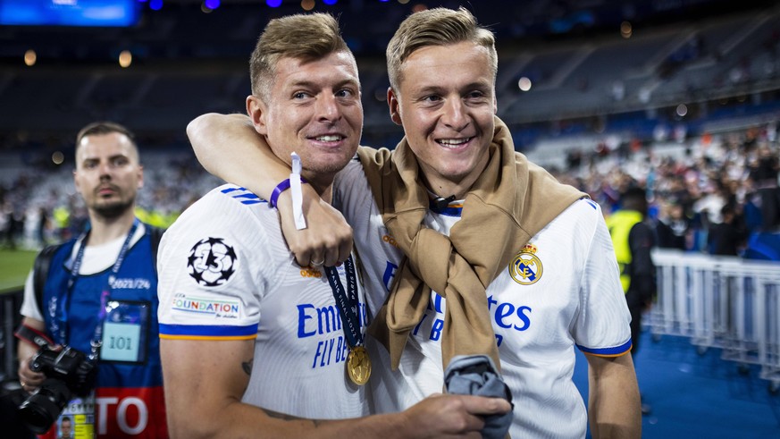 Schlussjubel: Toni Kroos Real und sein Bruder Felix FC Liverpool - Real Madrid Paris, Champions League, Finale, 28.05.2022, Fussball Saison 2021/22 Foto: Moritz Müller *** Final cheer Toni Kroos Real  ...