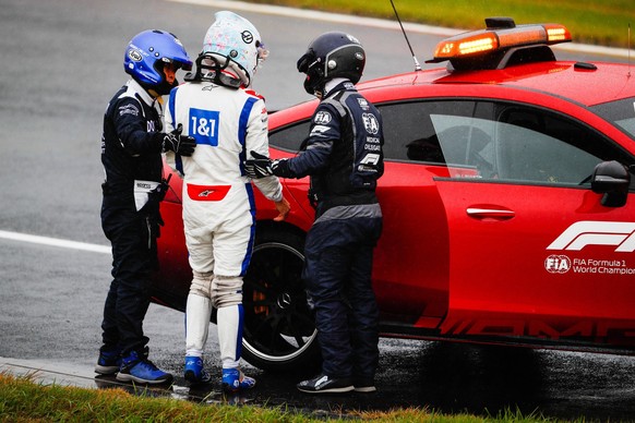 SCHUMACHER Mick ger, Haas F1 Team VF-22 Ferrari, portrait ROBERTS Ian, safety car during the Formula 1 Honda Japanese Grand Prix 2022, 18th round of the 2022 FIA Formula One World Championship, WM, We ...