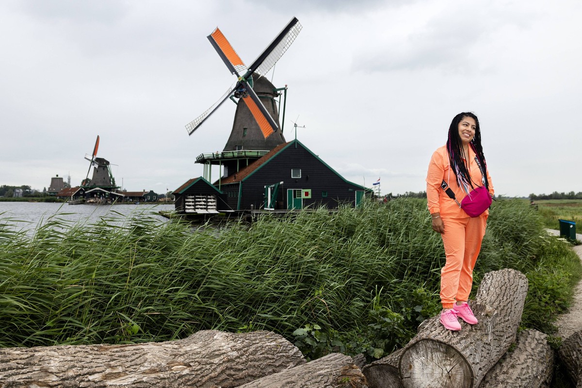 ZAANDAM - Crowds at the Zaanse Schans. An entrance ticket to all windmills and museums at Zaanse Schans is temporarily available for sale as part of a pilot. The Zaanse Schans area itself remains free ...