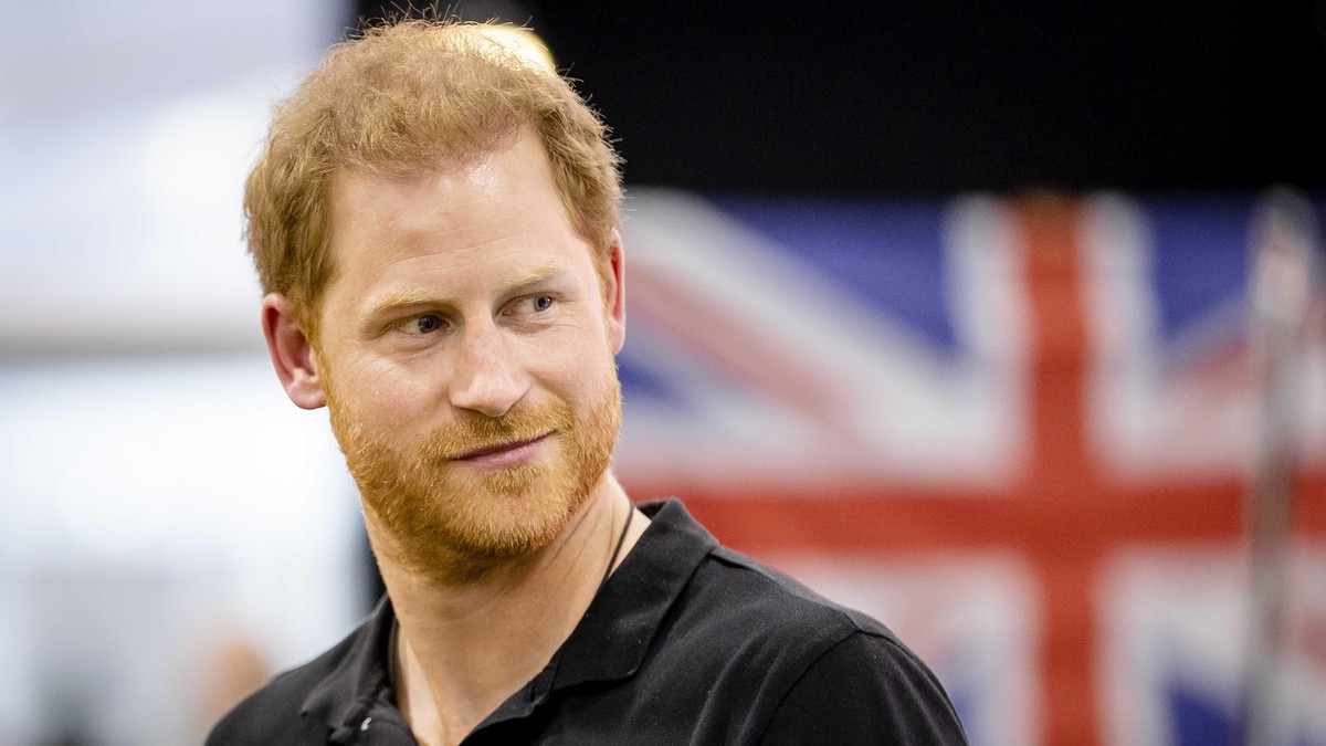 2022-04-19 19:00:01 DEN HAAG  Prinz Harry, Herzog von Sussex, während der Siegerehrung beim Schwimmen am vierten Tag der Invictus Games, einer internationalen Sportveranstaltung für Soldaten und Vete ...