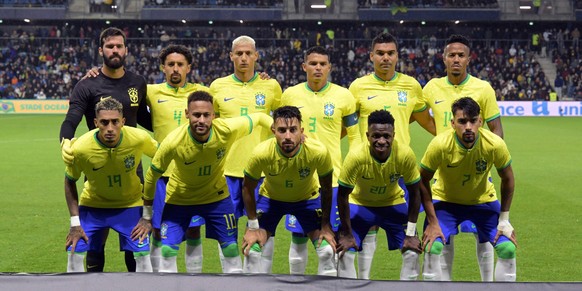 LE HAVRE - back lr Brasil goalkeeper Alisson , Marquinhos of Brasil, Richarlison of Brasil, Thiago Silva of Brasil, Casimiro of Brasil, Eder Militao of Brasil front lr Raphinha of Brasil, Neymar Junio ...