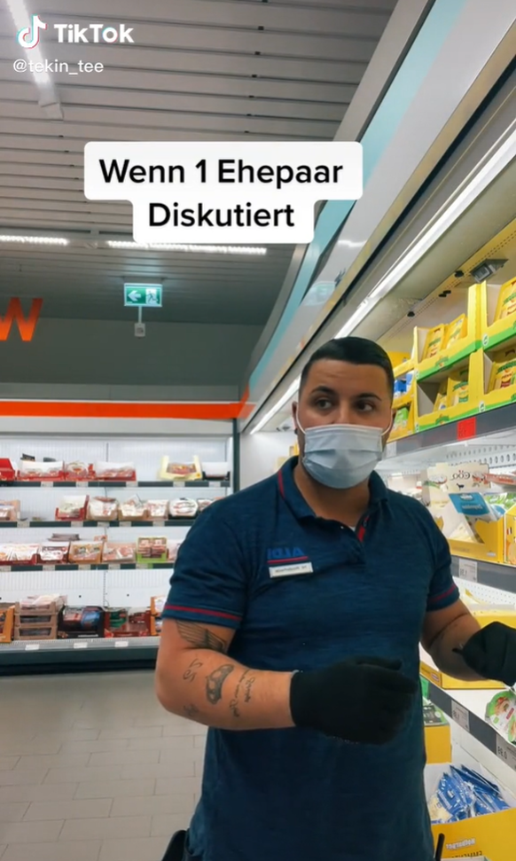 Der Aldi-Mitarbeiter tekin_tee lässt seine Community auf TikTok an seinem Arbeitsalltag teilhaben.