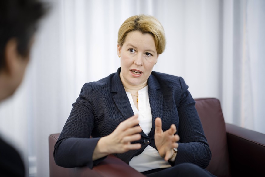 Bundesfamilienministerin Franziska Giffey, SPD, gestikuliert waehrend eines Interviews in ihrem Buero. Berlin, 21.01.2019. Berlin Deutschland *** Federal Family Minister Franziska Giffey SPD gestures  ...