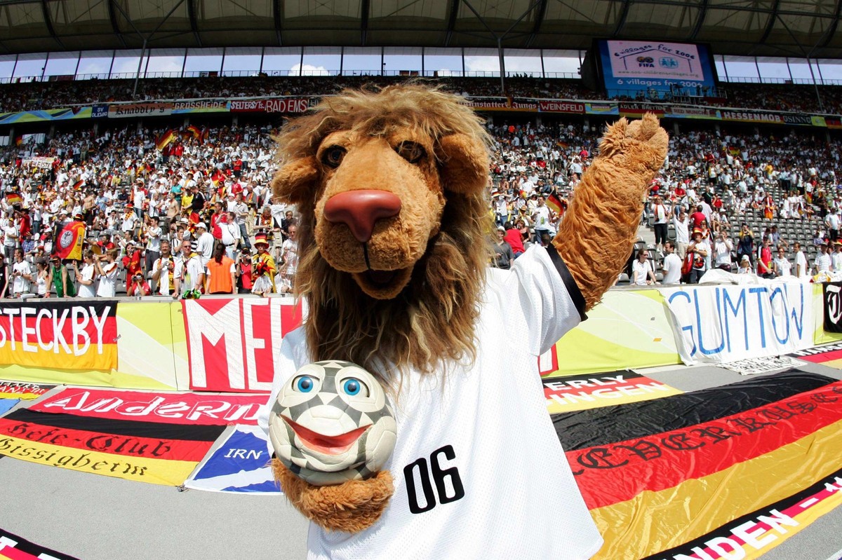 Das Maskottchen der WM 2006: Goleo und sein sprechender Kumpel "Pille".