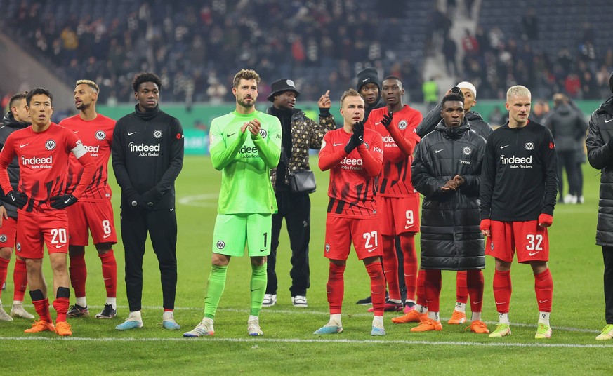 07.02.2023, Fussball DFB-Pokal Achtelfinale, Eintracht Frankfurt - SV Darmstadt 98, despor, emonline, emspor, v.l., Torwart Kevin Trapp Eintracht Frankfurt, Mario Götze Eintracht Frankfurt, Aurelio Ga ...