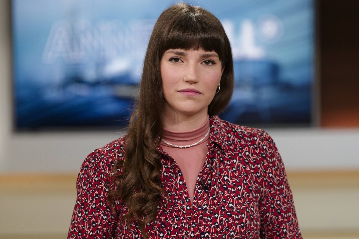 Carla Hinrichs bei Anne Will 2022-10-27, Deutschland, Berlin. Carla Hinrichs, Sprecherin der Gruppe Letzte Generation, zu Gast bei Anne Will im Ersten Deutschen Fernsehen. Thema des ARD-Politiktalks:  ...