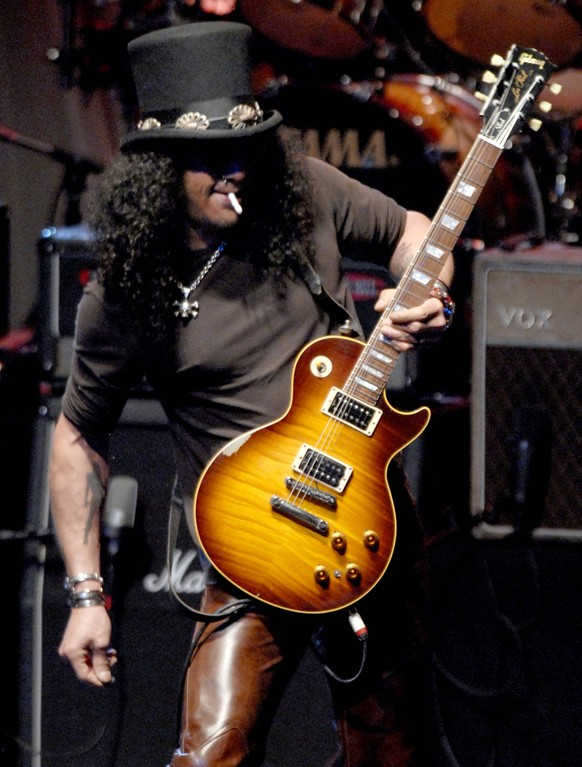 Bildnummer: 51098544 Datum: 07.02.2006 Copyright: imago/UPI Photo
Gitarrist Slash (GBR/Velvet Revolver) auf der LES PAUL AND FRIENDS 90TH BIRTHDAY CELEBRATION in Universal City - Los Angeles PUBLICATI ...