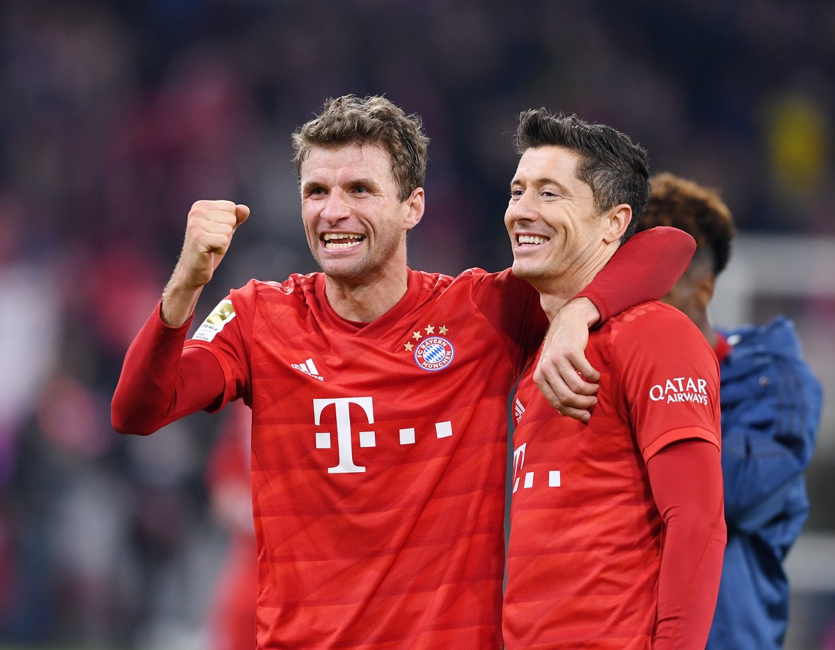 Fussball 1. Bundesliga Saison 2019/2020 11. Spieltag FC Bayern Muenchen - Borussia Dortmund 09.11.2019 SCHLUSSJUBEL FC Bayern Muenchen Thomas Mueller li und Robert Lewandowski *** Soccer 1 Bundesliga ...