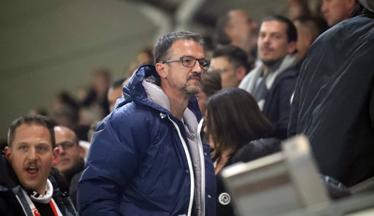 08.11.22 VfB Stuttgart - Hertha BSC Berlin Deutschland, Stuttgart, 08.11.2022, Fussball, Bundesliga, VfB Stuttgart - Hertha BSC Berlin: Fredi Bobic Sportdirektor Hertha BSC Berlin. *** 08 11 22 VfB St ...