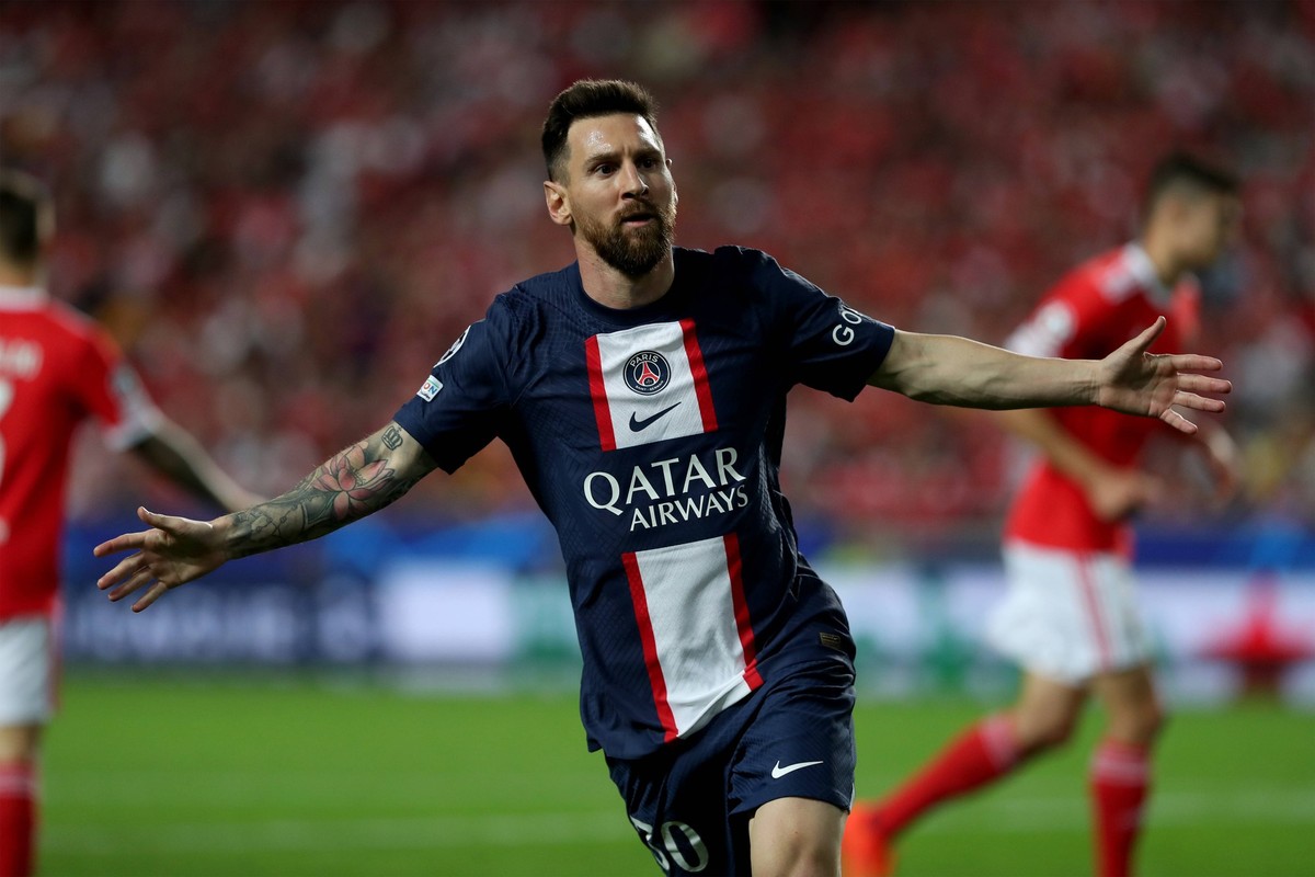 Sport Bilder des Tages 221006 -- LISBON, Oct. 6, 2022 -- Lionel Messi of Paris Saint-Germain celebrates after scoring a goal during the UEFA Champions League group H football match between SL Benfica  ...