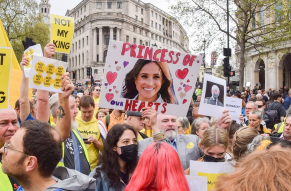 May 6, 2023, London, England, United Kingdom: A protester holds a sign in support of Meghan, Duchess of Sussex as anti-monarchists stage a protest in Trafalgar Square during the coronation of King Cha ...