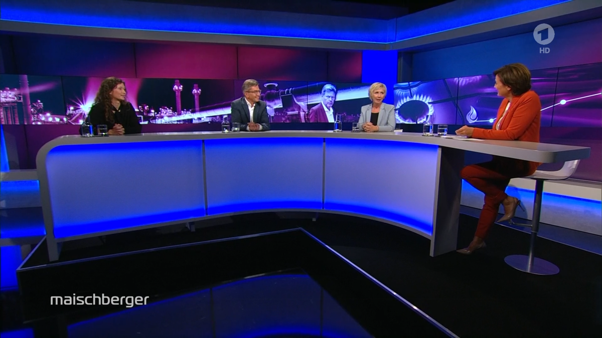 Anna Mayr, Rainer Hank und Amelie Fried kommentieren diesmal bei Sandra Maischberger (von links).