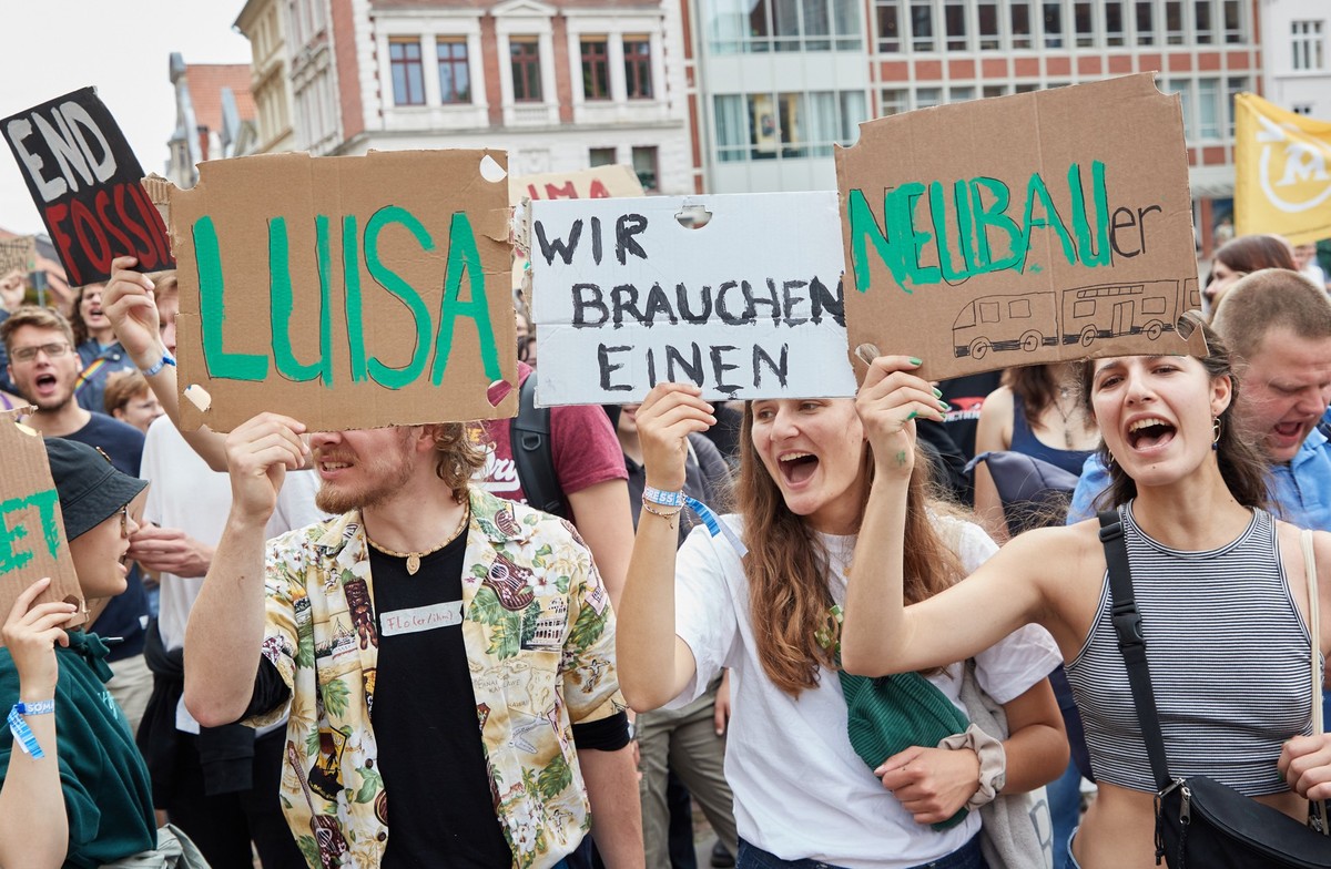Auf dem Sommerkongress von Fridays for Future können Aktivist:innen und solche, die es werden möchten, lernen, wie Klima-Aktivismus funktioniert.